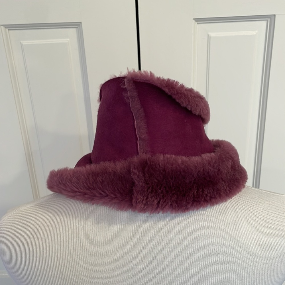 UGG PULL-THROUGH SUEDE FLEECE SCARF - Picture 5 of 10